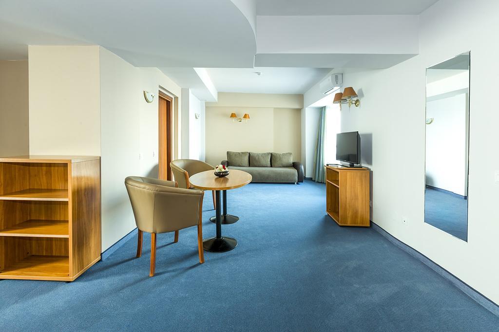 Savoy Hotel ママイア エクステリア 写真