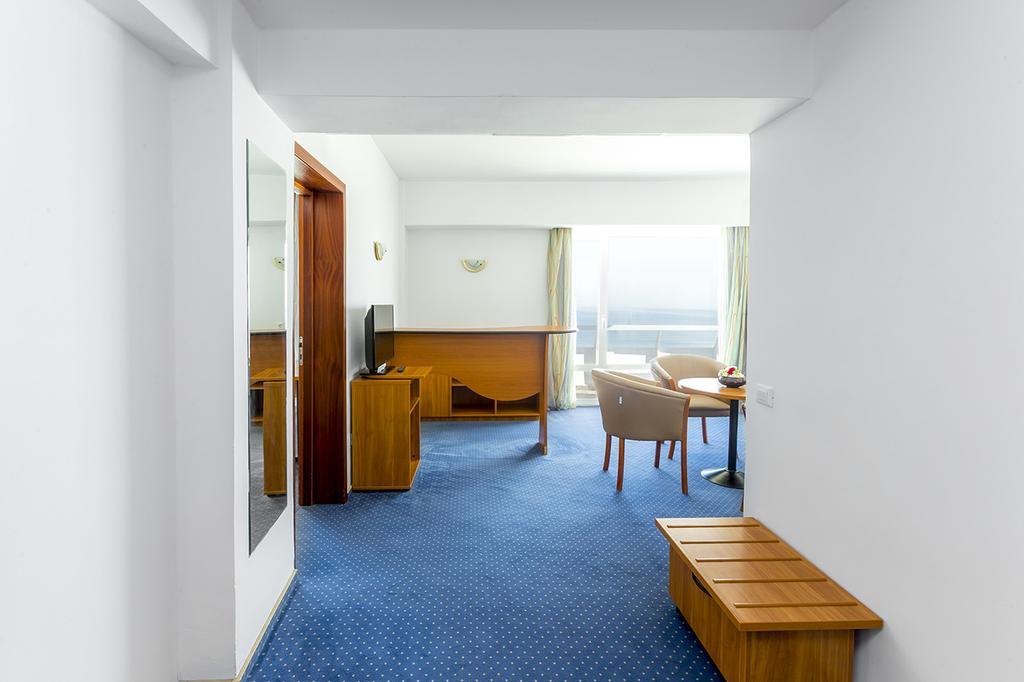 Savoy Hotel ママイア エクステリア 写真