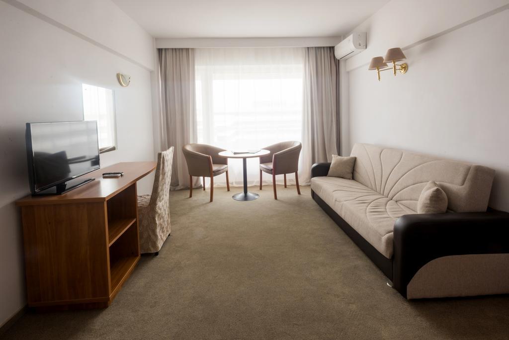 Savoy Hotel ママイア エクステリア 写真