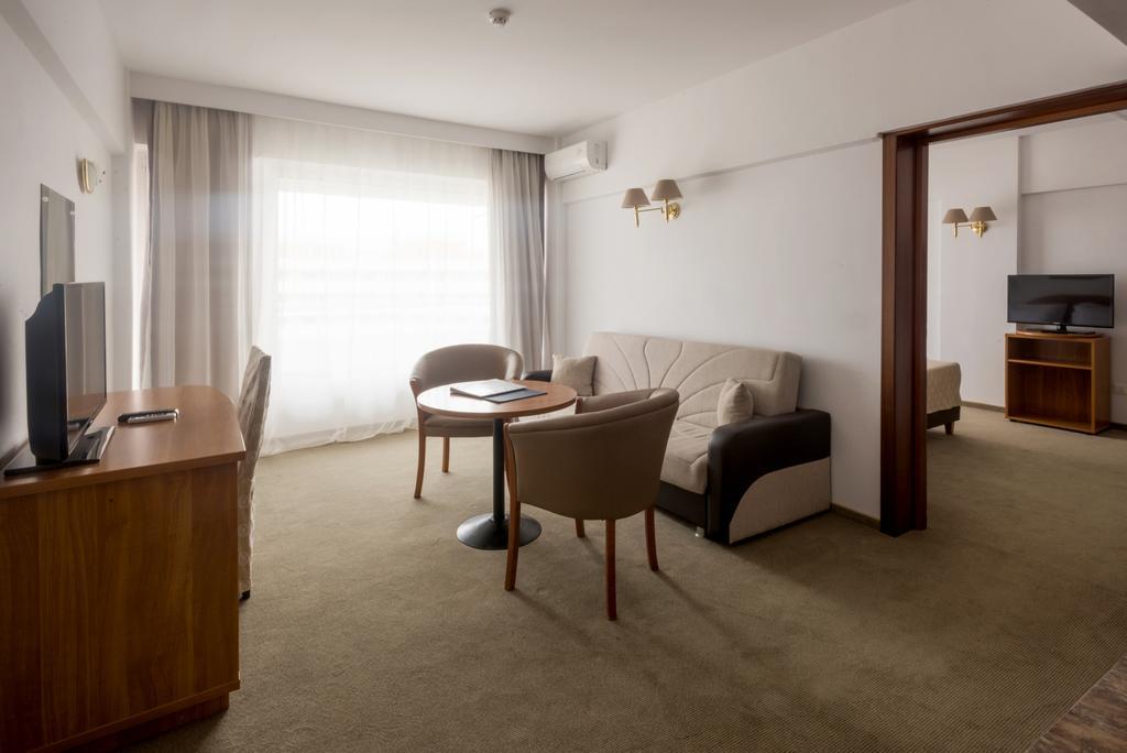 Savoy Hotel ママイア エクステリア 写真