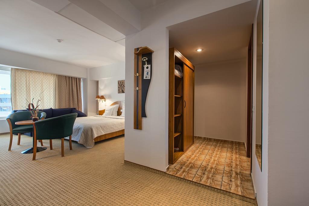 Savoy Hotel ママイア エクステリア 写真